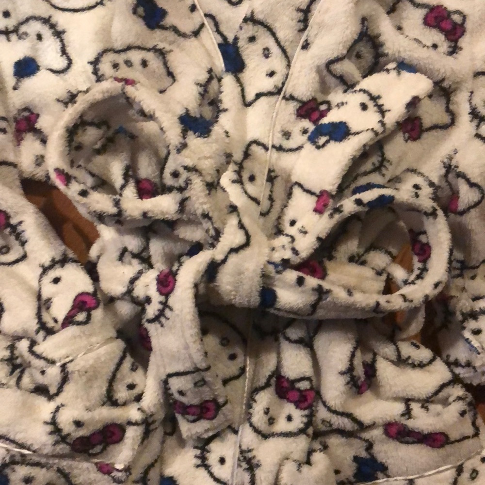 ❣︎Hello Kitty❣︎ Bathrobe - Picture 6 of 8